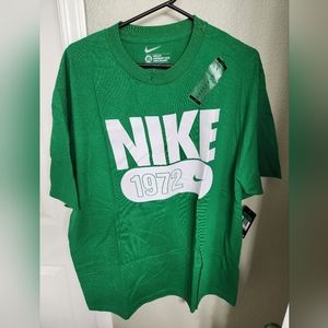 NWT Men's XL Nike Tshirt GREEN